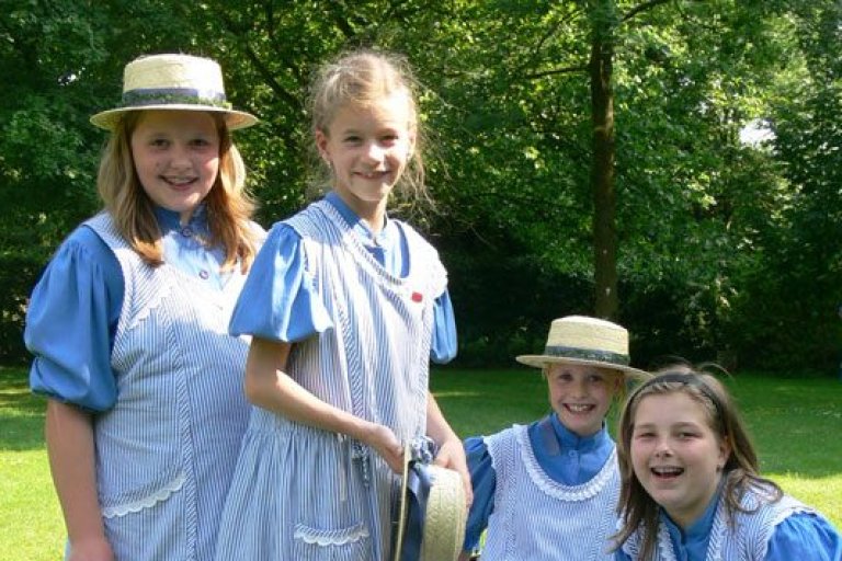 Trachten der Jugend- und Kindertanzgruppen